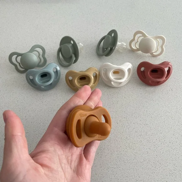 New ** 9 pacifiers - Picture 2 of 3